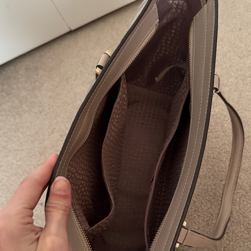 LIKE NEW Kate Spade Beige Leather Tote Bag - Picture 4 of 4